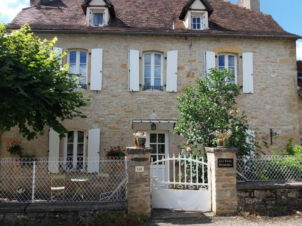 B&B / Chambre d'hôtes Les Trois Prunelles Pech Luquet, 141 Route des Cazelles 46160 Saint-Pierre-Toirac