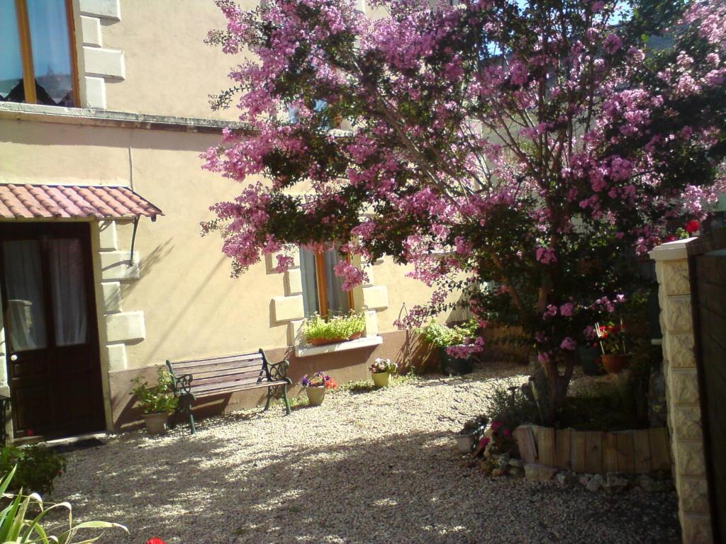 B&B / Chambre d'hôtes Les Trois Puits 2, rue de la Civette 79290 Brion-près-Thouet