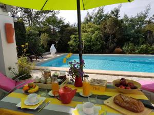 Les Yeux Bleus Bed & Breakfast