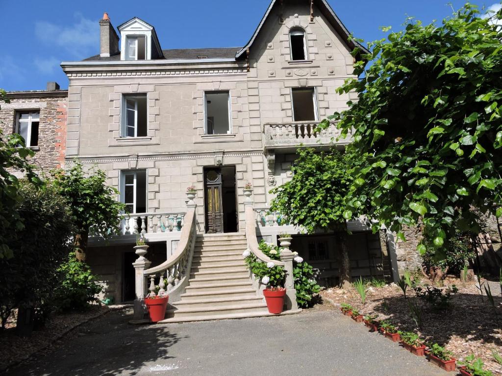 B&B / Chambre d'hôtes Lime trees 12 Rue des Écuyers 19230 Arnac-Pompadour