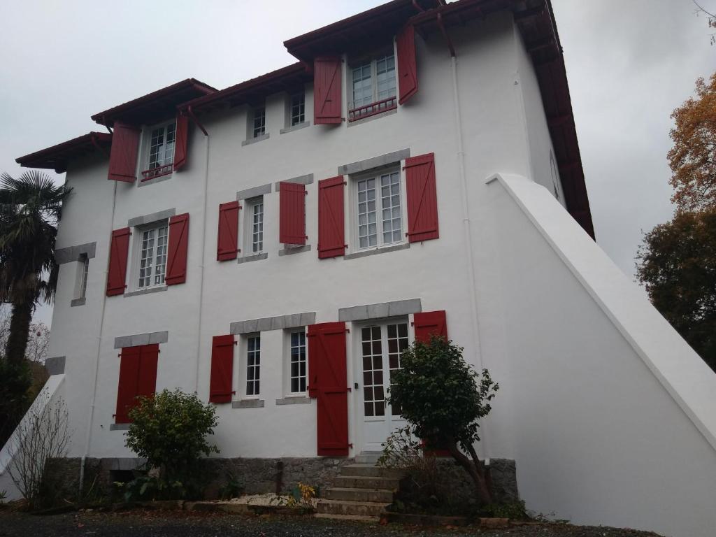 B&B / Chambre d'hôtes Location Chambre Sare Larhun Zola 2022 Maison Larrun Zola - Quartier Istilarte 64310 Sare