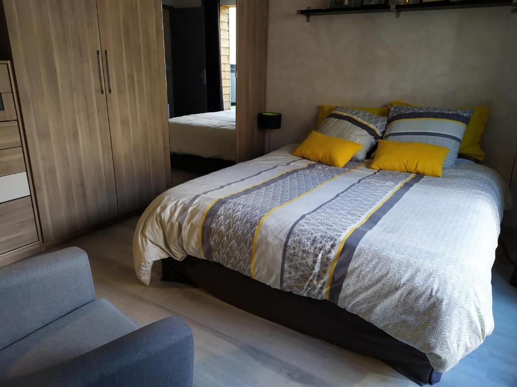 B&B / Chambre d'hôtes LOFT Descartes 6 Rue Descartes 72100 Le Mans