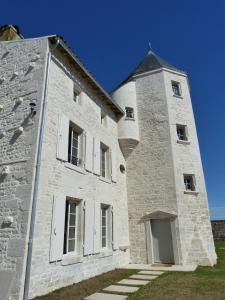 B&B / Chambre d'hôtes Logis de Pierre Levée Pierre Levée 48 Rue Jean Richard 79000 Bessines Deux-Sèvres