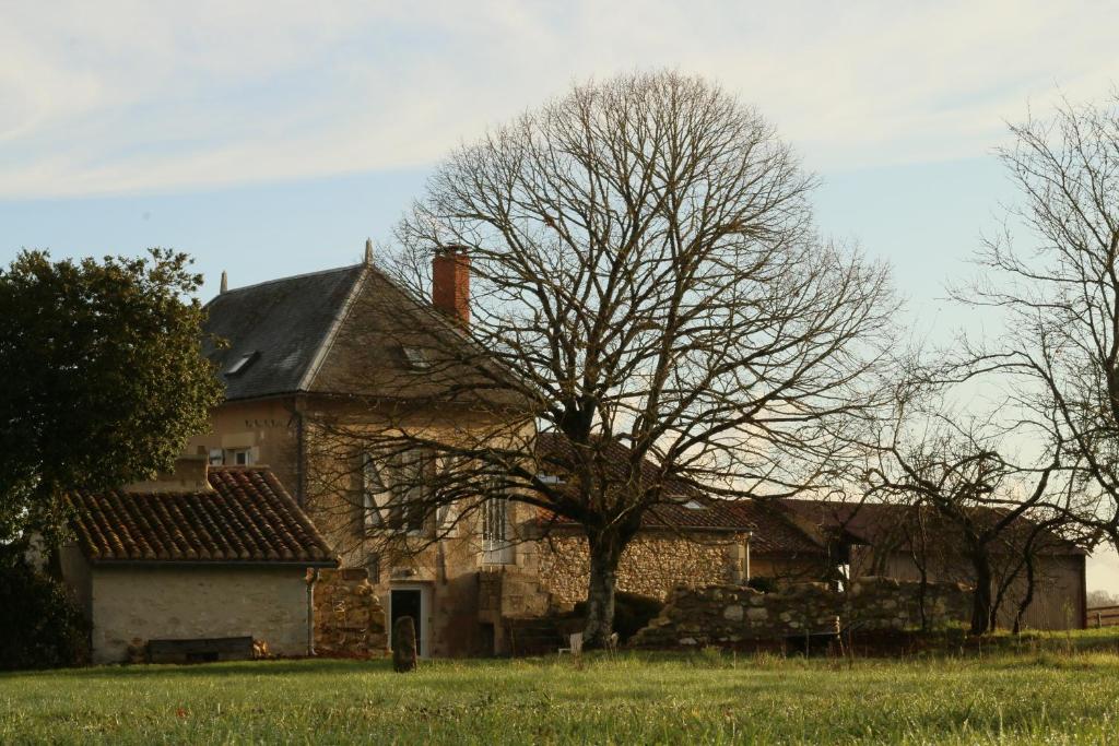 B&B / Chambre d'hôtes Logis des Brousses Les Brousses 86410 Lhommaizé
