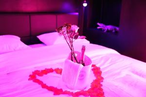 Love Room Suite Dirty Diana