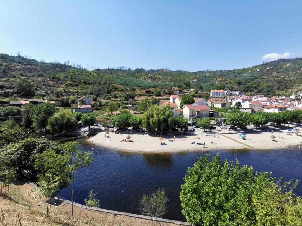 B&B / Chambre d'hôtes Lucasa Portugal 1 Rua Santa Luzia 3400-733 São Sebastião da Feira