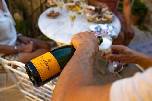 Luxueuses Suites & Chambres d'hôtes - accueil champagne, petit-déjeuner - Maison Champagne