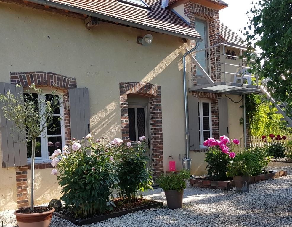 B&B / Chambre d'hôtes Magnolia-house 4 lieu dit LES LEDETS 89350 Louesme