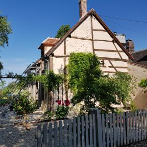 B&B / Chambre d'hôtes Magnolia-house 4 lieu dit LES LEDETS 89350 Louesme Bourgogne