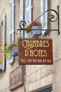 B&B / Chambre d'hôtes Maison Bellachonne 11 Place de la Republique 87300 Bellac Limousin