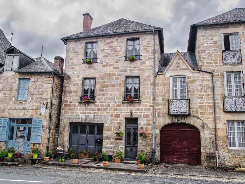 B&B / Chambre d'hôtes Maison Billot 6 Place du Lieutenant Cramouzaud 19260 Treignac