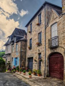 B&B / Chambre d'hôtes Maison Billot 6 Place du Lieutenant Cramouzaud 19260 Treignac Limousin