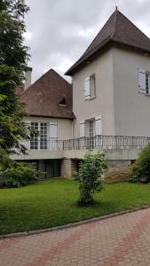 B&B / Chambre d'hôtes MAISON BLANCHE ST LAURENT SUR MANOIRE 9 RUE MAISON BLANCHE 24330 Saint-Laurent-sur-Manoire Aquitaine