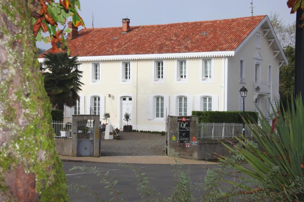 B&B / Chambre d'hôtes Maison d'Hôtes Lassaubatju 4 rue du Métier 40190 Hontanx