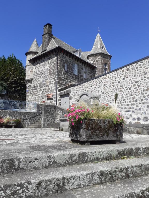 Maison du Chevalier des Huttes - Table et Chambres d'hôtes 4 passage du Chevalier des Huttes, 15800 Vic-sur-Cère