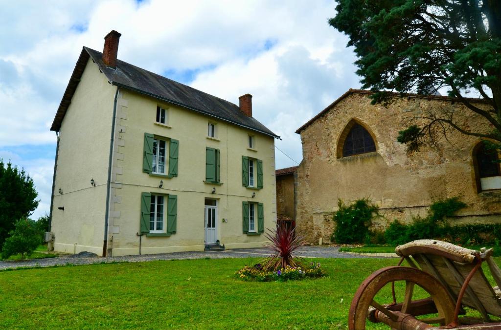 B&B / Chambre d'hôtes Maison du Verger le vigeant 13 rue du 4 aout 86150 Le Vigeant