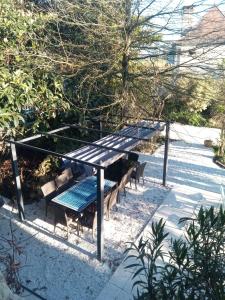 Maison Grandes Chambres avec cuisine -jardin -Terrasse-BBQ