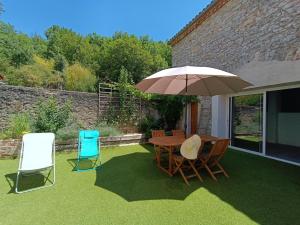 B&B / Chambre d'hôtes Maison sur le Lot 569 Route du Bondoire 46140 Saint-Vincent-Rive-dʼOlt Midi-Pyrénées