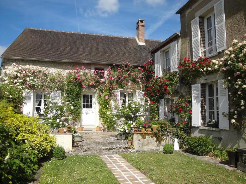 B&B / Chambre d'hôtes Maison Vérosia 2 Rue Serge Veau 77650 Saint-Loup-de Naud