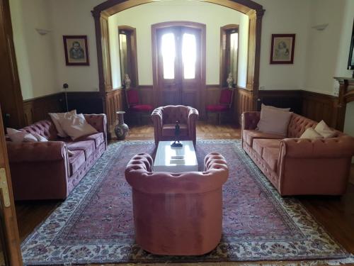 MANOIR D’ AVRAY