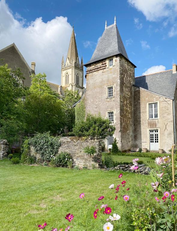 B&B / Chambre d'hôtes Manoir de Ghaisne 15 rue du Presbytère 49440 Freigné