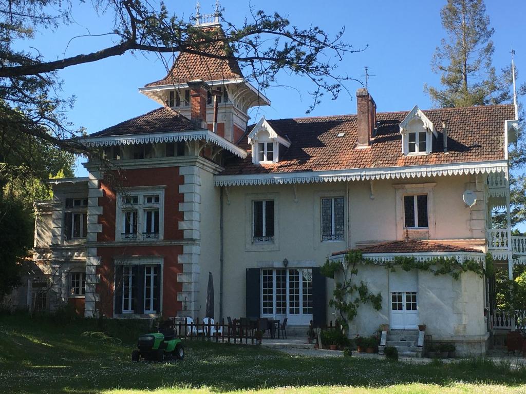 B&B / Chambre d'hôtes Manoir de L'Epine 2 Lépine 16390 Saint-Séverin