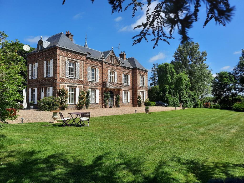 B&B / Chambre d'hôtes Manoir des Tuileries du Buisson Route de la Ferte Vidame lieu dit les tuilleries du Buisson 27130 Verneuil d’Avre et d’Iton