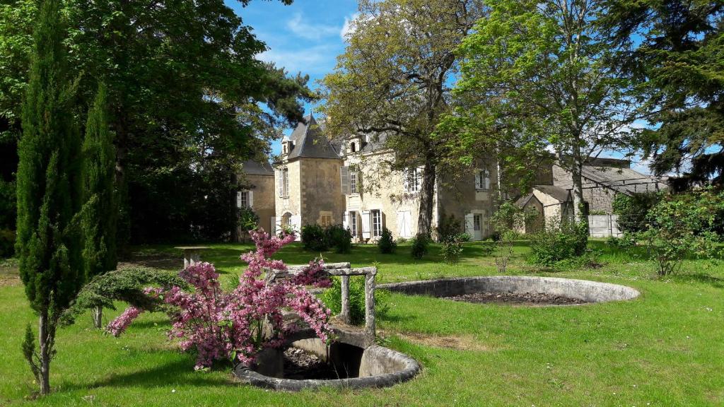 B&B / Chambre d'hôtes Manoir du Bellay 6 Rue Porte Nouvelle 49260 Montreuil-Bellay