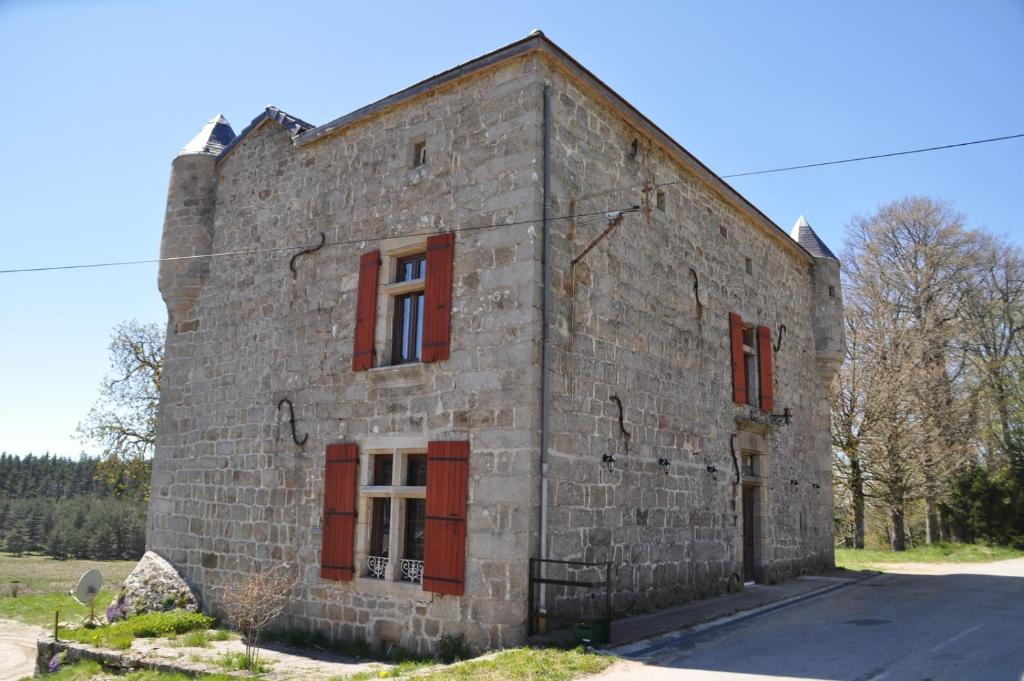 B&B / Chambre d'hôtes Manoir du Grail le grail 07320 Devesset