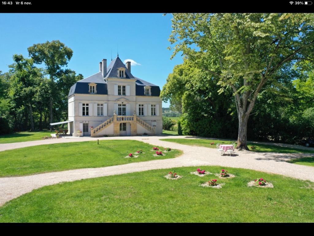 B&B / Chambre d'hôtes MANOIR LE COUTUREAU maisons d'hôtes 121 impasse le coutureau 24240 Rouffignac-de-Sigoulès