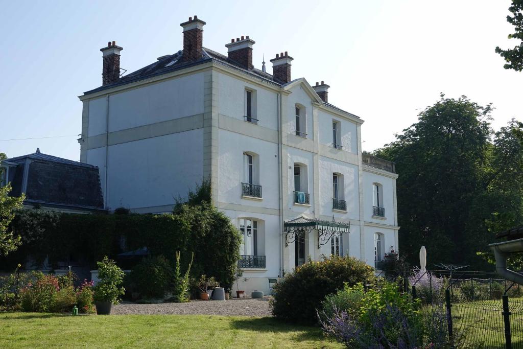 B&B / Chambre d'hôtes Manoir Le Parc near Paris & Disneyland 3 Rue de la Tour (impasse du Château) 77410 Villevaudé