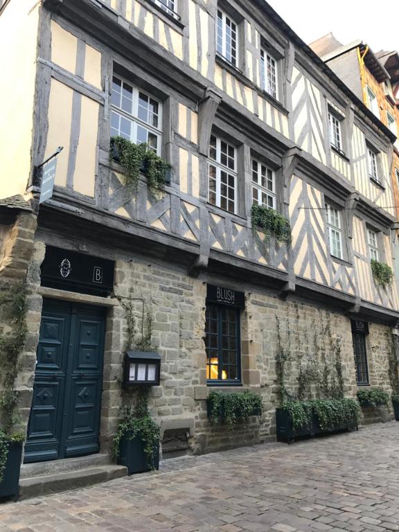 B&B / Chambre d'hôtes Marnie et Mister H 3 rue du Chapitre 35000 Rennes