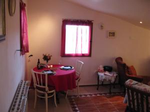 B&B / Chambre d'hôtes Mas a 4 Mains lieu dit: Mont celebre 6 Rue du Chateau d'eau 34210 Cesseras Languedoc-Roussillon