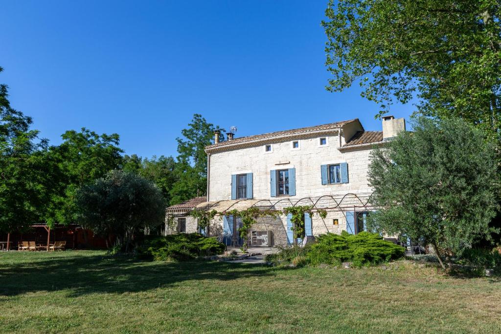 B&B / Chambre d'hôtes Mas des Cerisiers 1071 Chemin des Poiriers 84000 Avignon