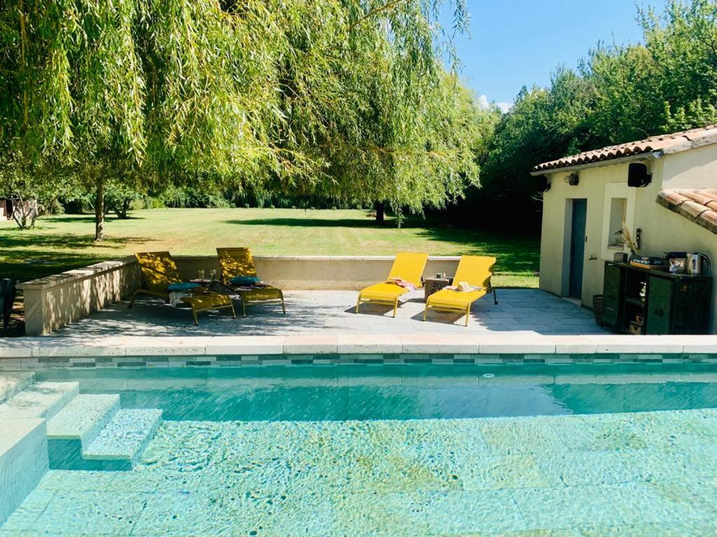 B&B / Chambre d'hôtes Mas des muses 139 Chemin de la Malassagne 84800 LʼIsle-sur-la-Sorgue