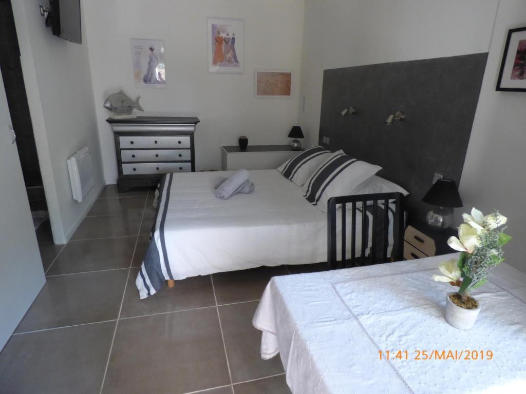 B&B / Chambre d'hôtes MAS MAURANE-Chambre d'hôte avec SPA privé HAUT TREBON 2162 petit chemin d'Arles 13150 Tarascon