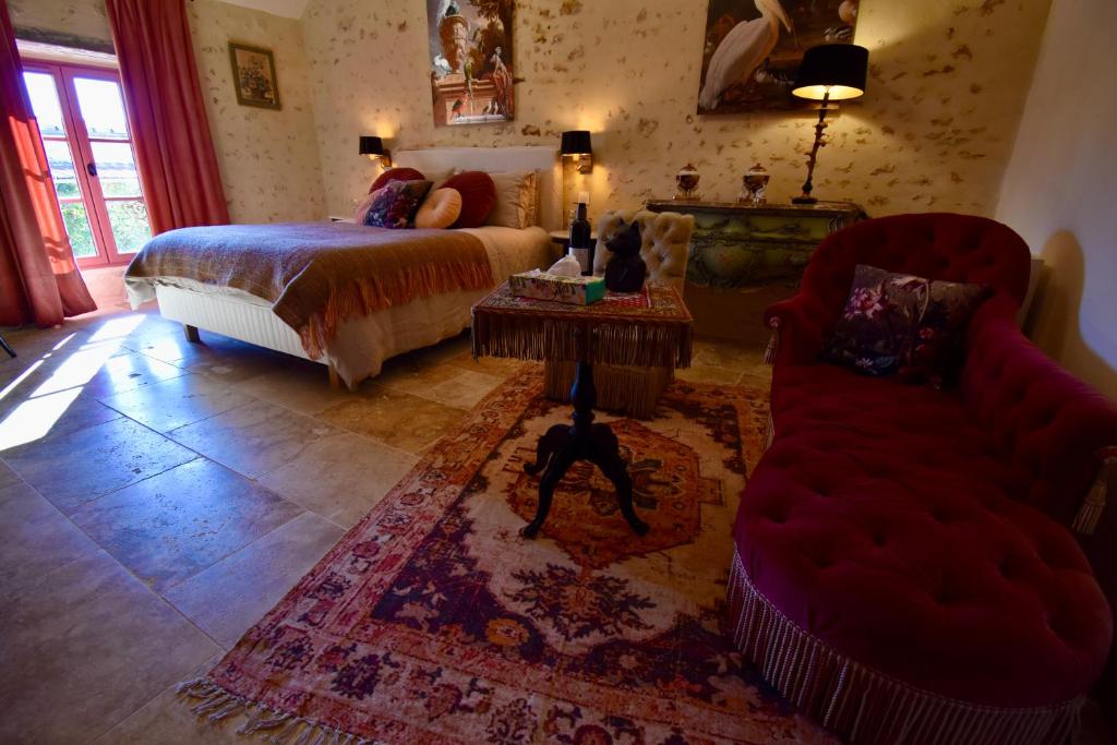 B&B / Chambre d'hôtes Monteloup La Grande Place 61360 La Perrière