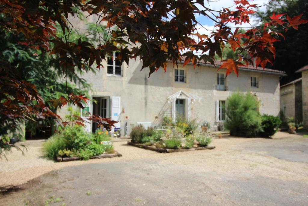 B&B / Chambre d'hôtes Moulin de la Cueille Moulin de la Cueille 86700 Romagne