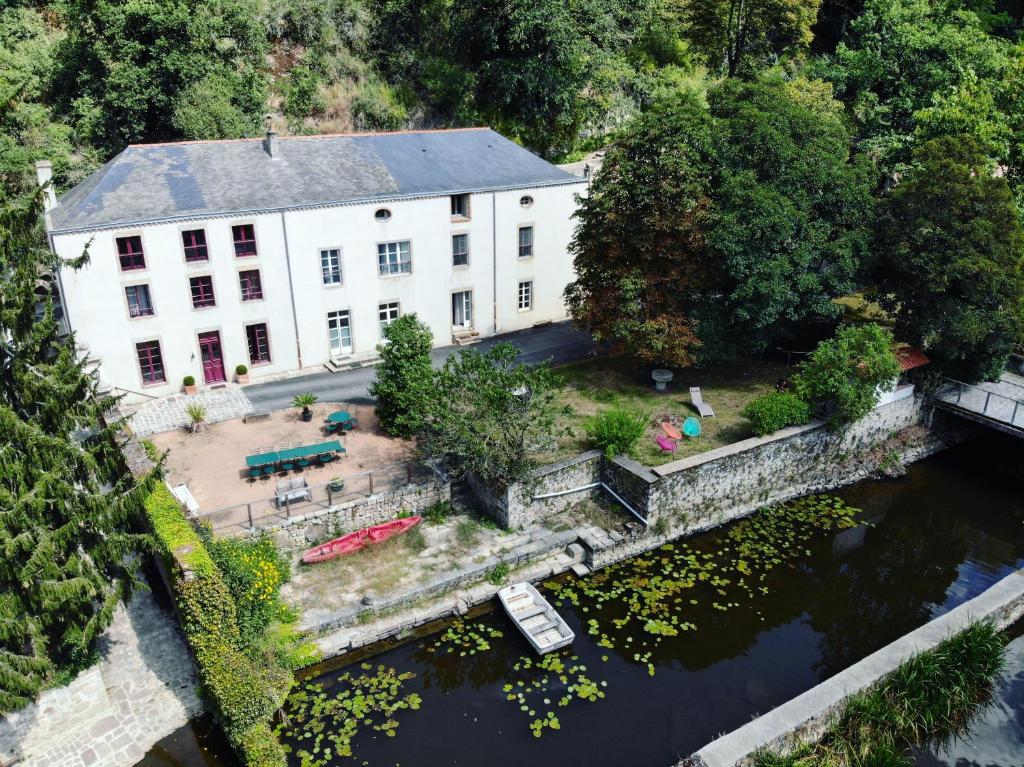 B&B / Chambre d'hôtes Moulin Pont Vieux Chambres d'hôtes Moulin Pont Vieux 85290 Mortagne-sur-Sèvre