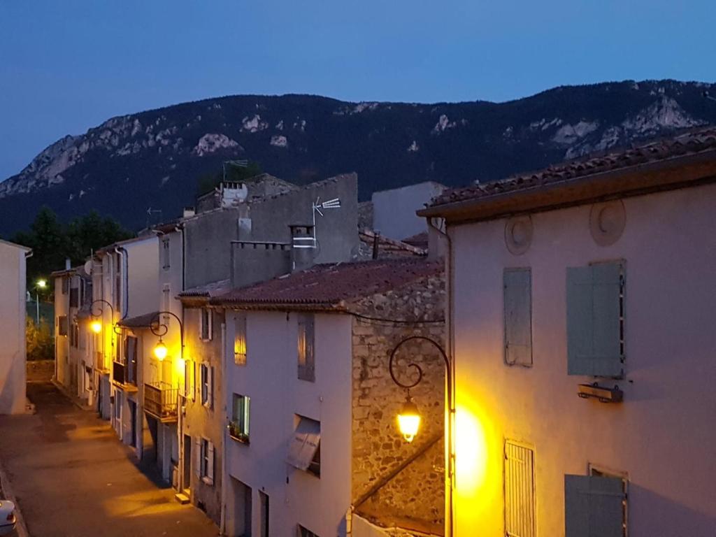 B&B / Chambre d'hôtes Mountain View Townhouse Quillan 12 Rue Anatole France 11500 Quillan