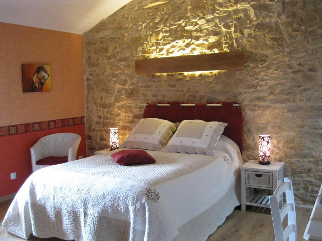 B&B / Chambre d'hôtes Murmure des buis Arnans 130 rue du chateau 01250 Corveissiat