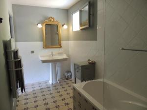 B&B / Chambre d'hôtes Nabat le Haut, chambre et table d'hotes Nabat le Haut 34220 Courniou Languedoc-Roussillon