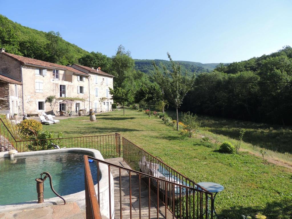 B&B / Chambre d'hôtes Nabat le Haut, chambre et table d'hotes Nabat le Haut 34220 Courniou