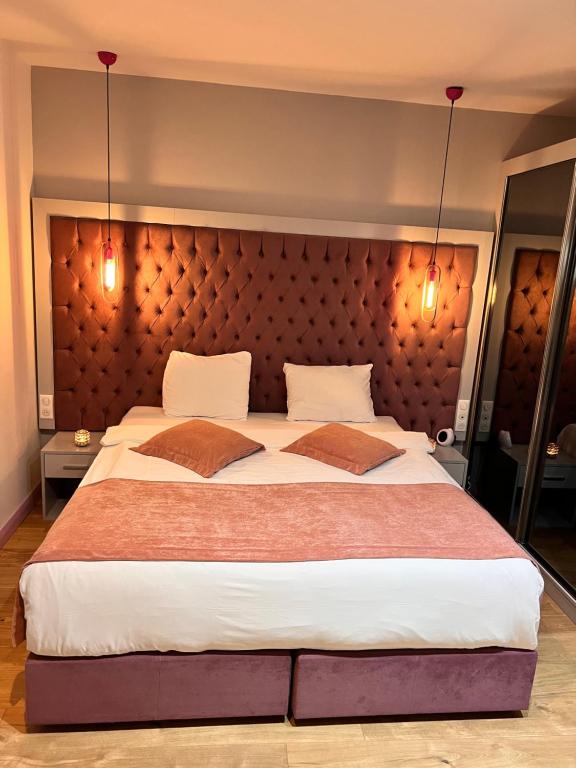 B&B / Chambre d'hôtes Paris Luxury Guest House - CDG Aéroport 23 B RUE JEAN MOULIN 95700 Roissy-en-France