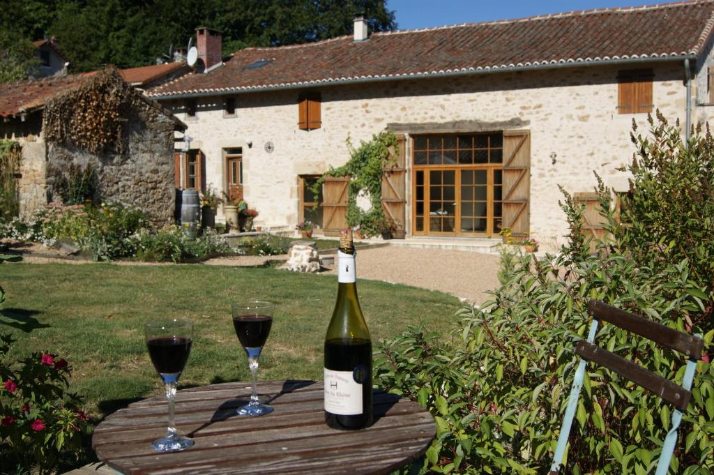 B&B / Chambre d'hôtes Paul's Barn in France 14 Villechenoux 87140 Nantiat