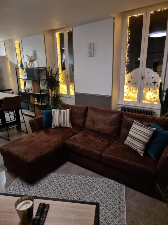 PAUSE NATURE Chambre avec SPA, SAUNA, HAMMAM SHOWER et STREAMING 02580 Sorbais