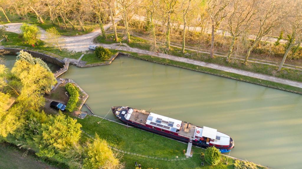 B&B / Chambre d'hôtes Péniche Kapadokya Gîte insolite sur le canal du Midi Écluse de la Méditerranée 11400 Mas-Saintes-Puelles