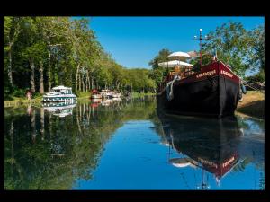 Péniche Kapadokya Gîte insolite sur le canal du Midi