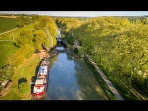 B&B / Chambre d'hôtes Péniche Kapadokya Gîte insolite sur le canal du Midi Écluse de la Méditerranée 11400 Mas-Saintes-Puelles Languedoc-Roussillon