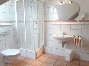 B&B / Chambre d'hôtes Pension Dirkschnieder 18 Flugplatzstraße 33758 Schloß Holte-Stukenbrock Rhénanie du Nord - Westphalie